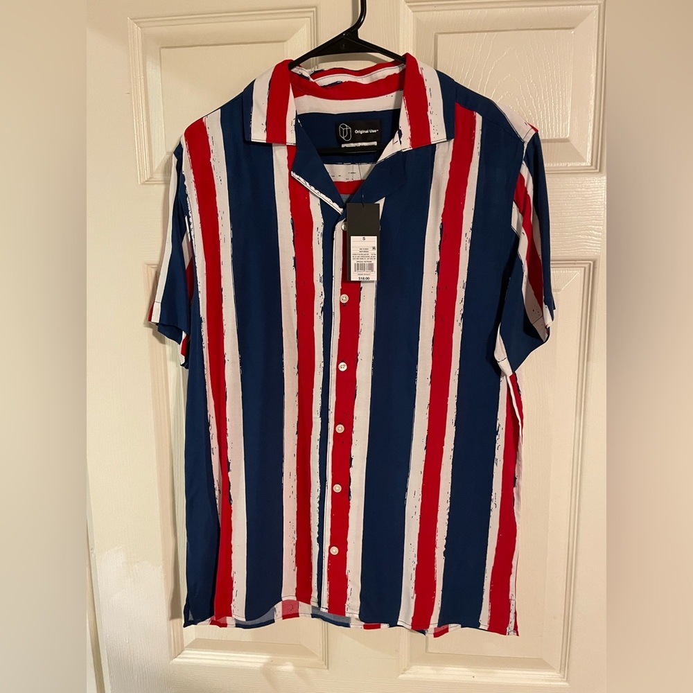 Men’s Size Small Original Use Button-down Shortsleeve Shirt